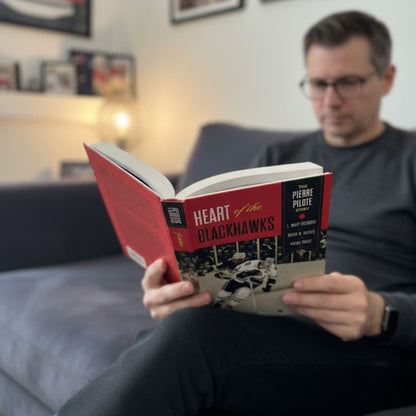 CŒUR DES BLACKHAWKS, LIVRE BROCHÉ SIGNÉ PAR PIERRE PILOTE - MÉMOIRES DE HOCKEY AUTOGRAPHÉES 9 X 6 POUCES - SOUVENIRS DE LA LÉGENDE DU HOCKEY DE CHICAGO À COLLECTIONNER