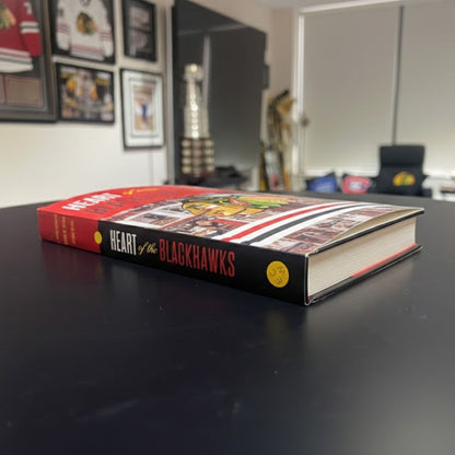 CŒUR DES BLACKHAWKS, LIVRE BROCHÉ SIGNÉ PAR PIERRE PILOTE - MÉMOIRES DE HOCKEY AUTOGRAPHÉES 9 X 6 POUCES - SOUVENIRS DE LA LÉGENDE DU HOCKEY DE CHICAGO À COLLECTIONNER