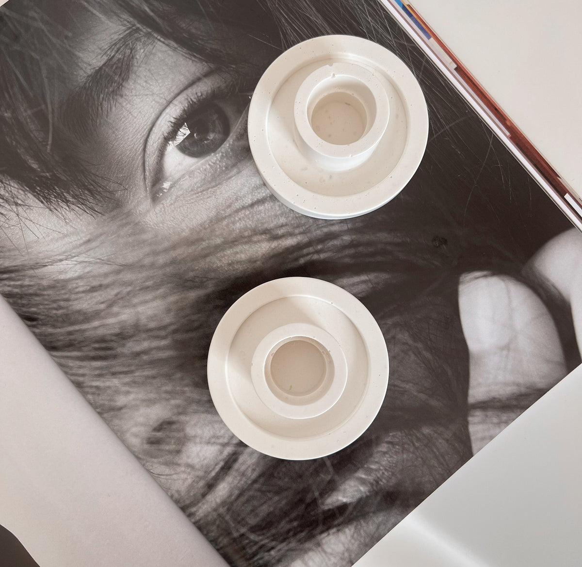 Bougeoir rond en jésonite : Décoration de table minimaliste