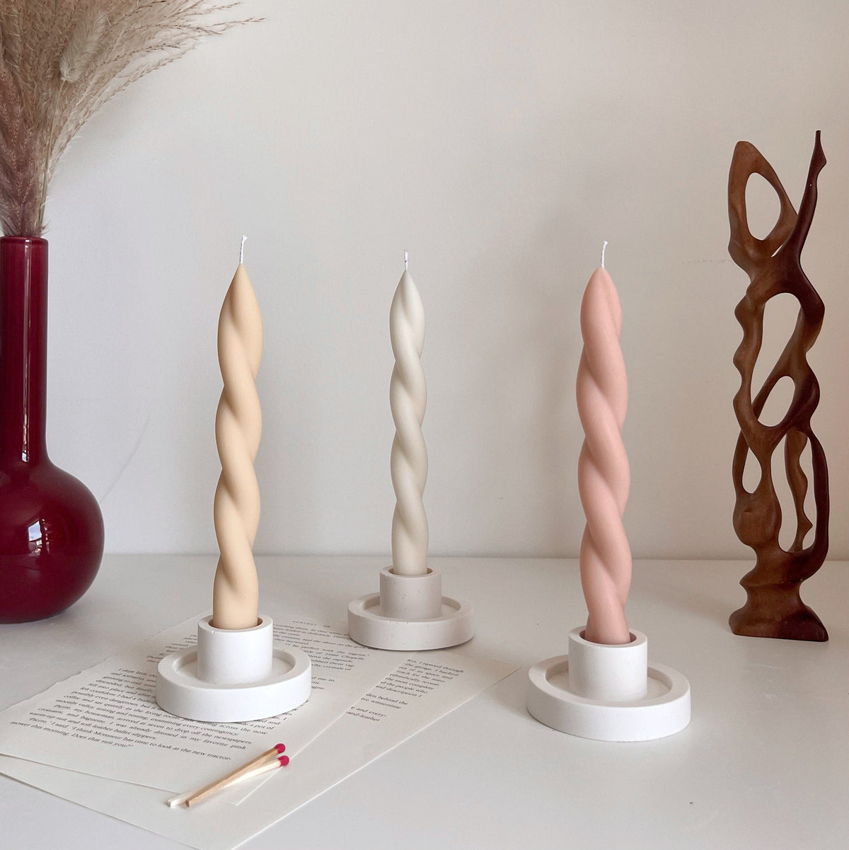 Bougie Conique Torsadée Faite Main en Cire de Soja : Décoration de Table Pastel