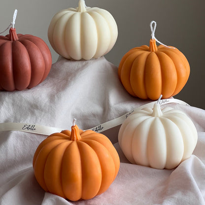 Grande bougie citrouille : cire de soja coulée à la main, décoration d'automne