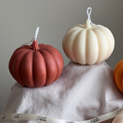 Grande bougie citrouille : cire de soja coulée à la main, décoration d'automne