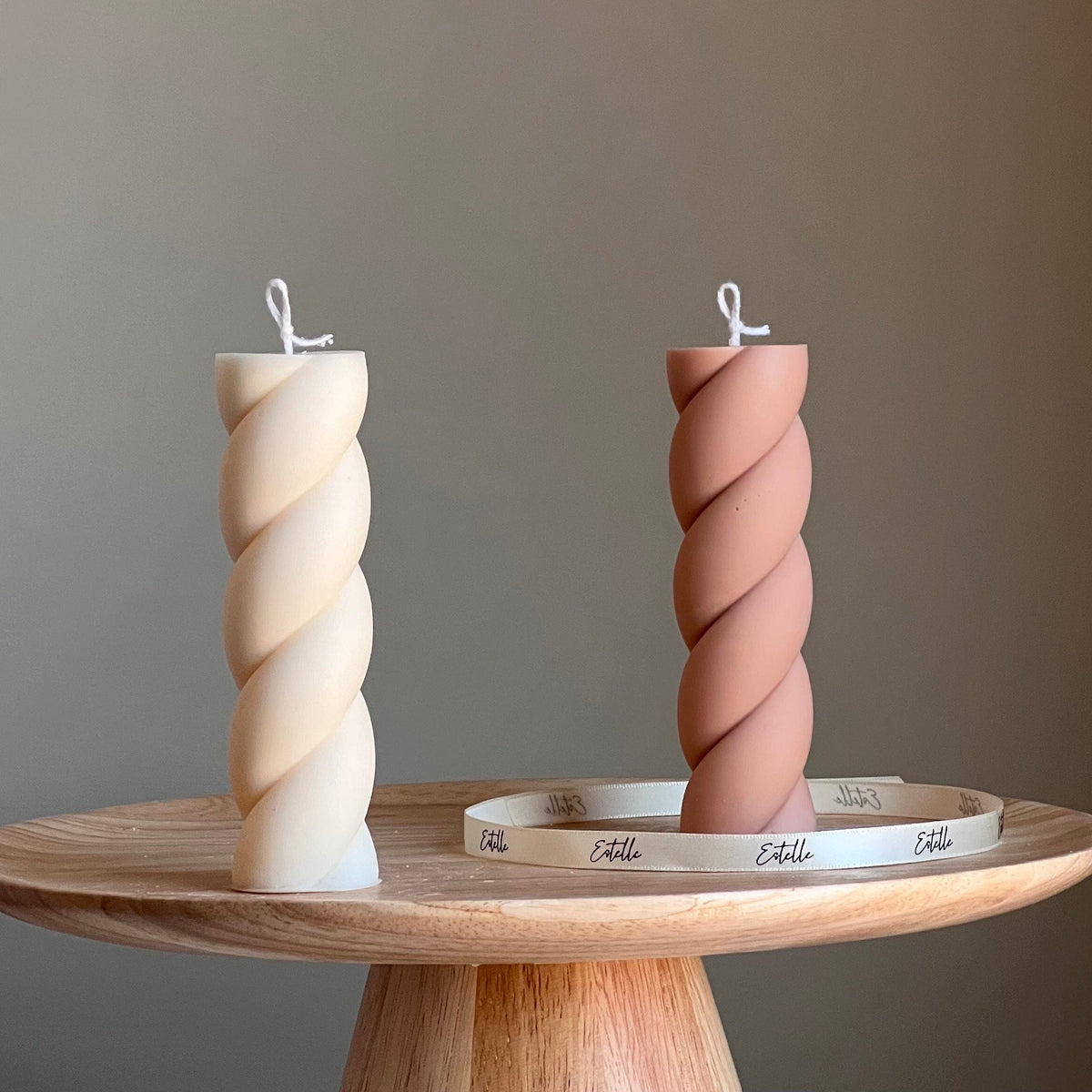 Bougie Pilier en Soja Spirale : Décoration Sculpturale pour la Maison