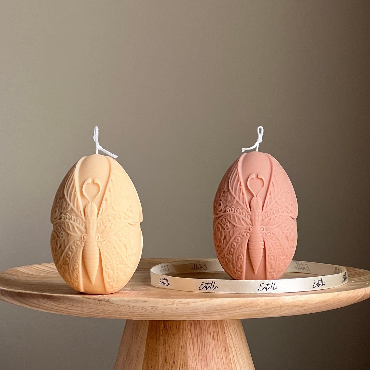 Bougie artisanale œuf de Pâques : Motif papillon, Décoration de printemps