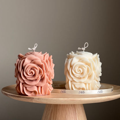Bougie pilier de fleur de rose faite à la main | Bougie pilier en soja végétalienne
