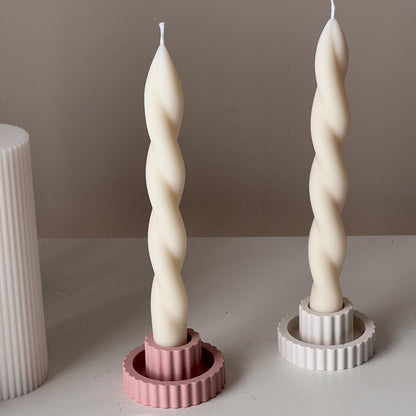 Bougeoir en jesmonite côtelé : décoration de mariage minimaliste