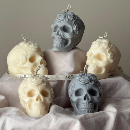 Bougie Crâne Fleurs d'Halloween Faite Main : Décoration d'Intérieur Effrayante en Cire de Soja