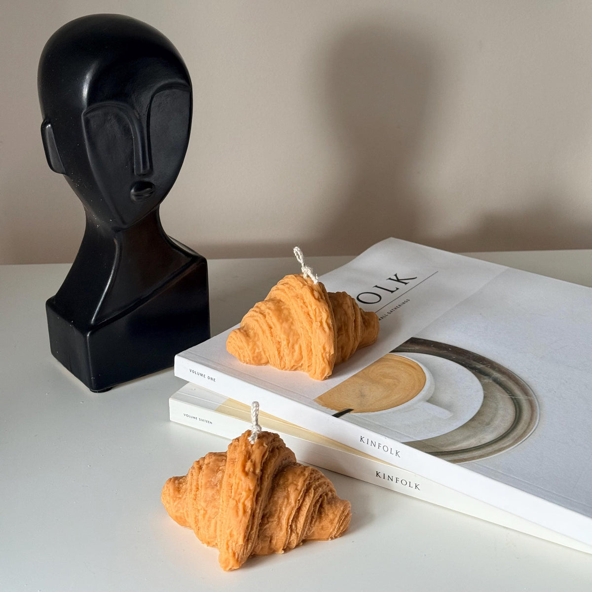 Bougie sculpturale en forme de croissant, Bougie décorative en forme de pâtisserie