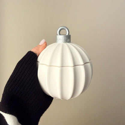 Énorme Boule de Noël Ornementale – Décoration de Fête Sculpturale, Bougie Artisanale en Cire de Soja