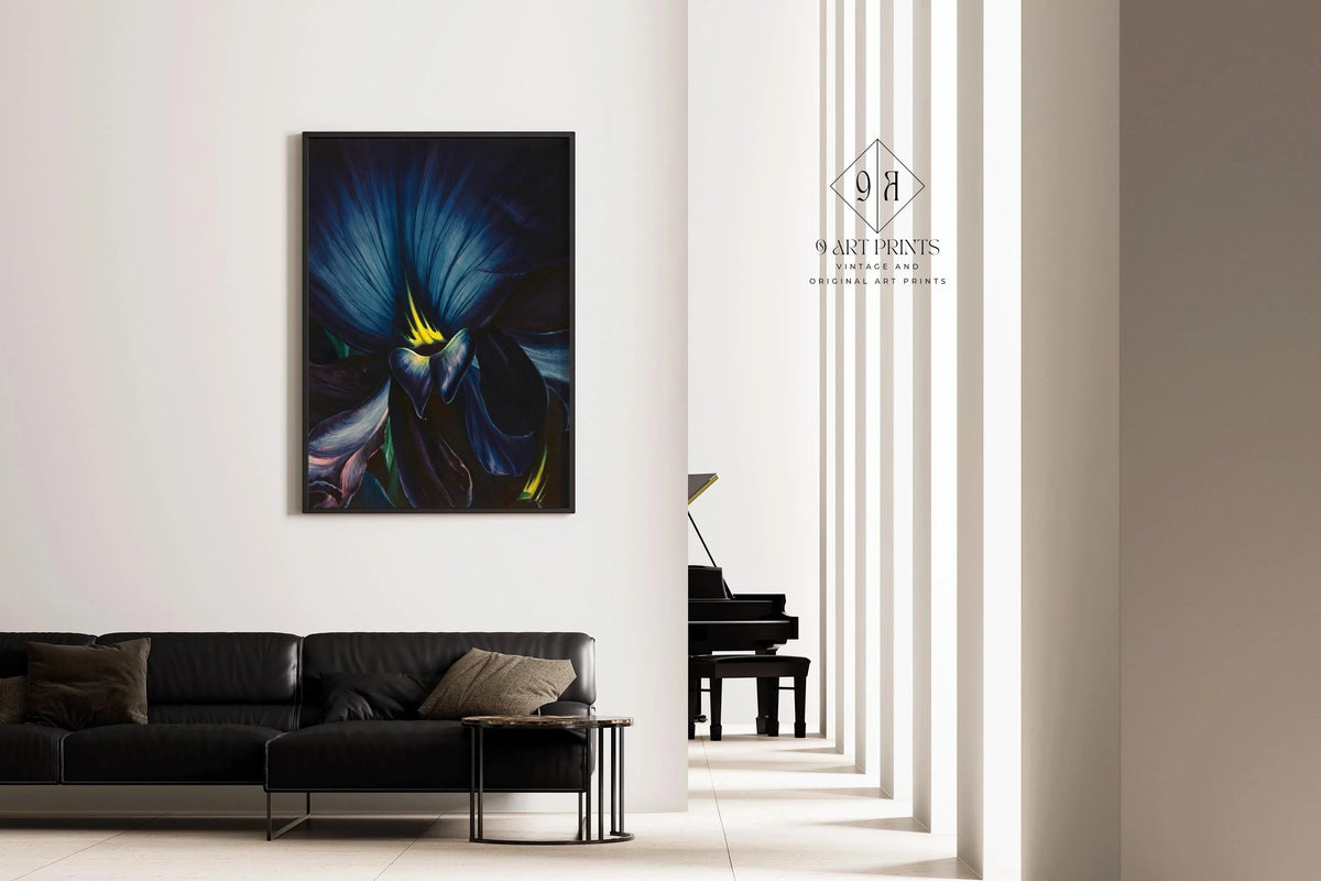 Leon Carrol - Dauphinelle Chinoise | Une Magnifique Peinture d'un Bleu Marine Intense en Superbe Impression Giclée (disponible encadrée à la main ou non encadrée)