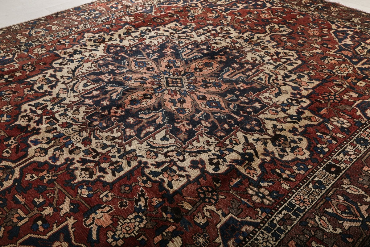 Persian Bakhtiari Rug | 9' 10" x 12' 9"