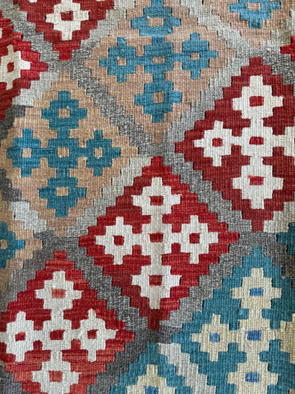 Persian Shiraz Kilim Rug | 5' 3" x 6' 9"