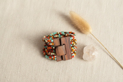 Bracelet multibrins avec fermoir en bois