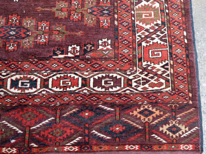 Turkmen Yomut Rug | 6' 10" x 10' 7"